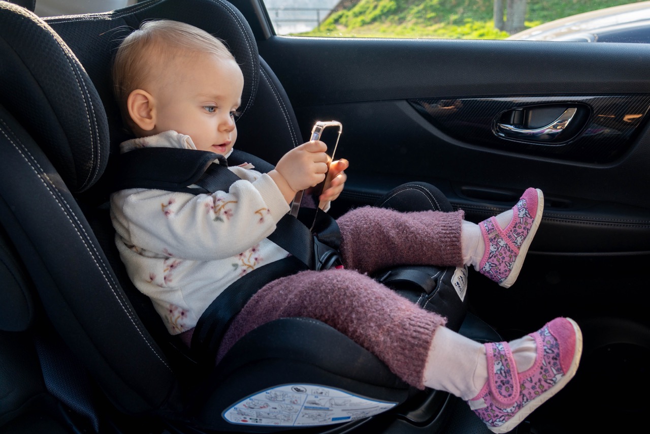 Ruim 8 op de 10 ouders hebben schermtijdregels (maar de oppas is minder streng)